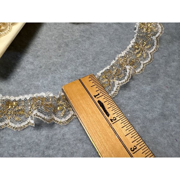 Vintage Gold & White Lace Trim 1.25" wide x 6 yards + 26" Scalloped Edge Sewing - Picture 3 of 4